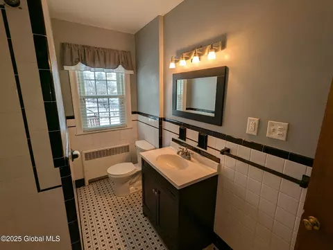 Bath - 1808 Randoph Rd, Schenectady, NY 12308 photo 4 of 7
