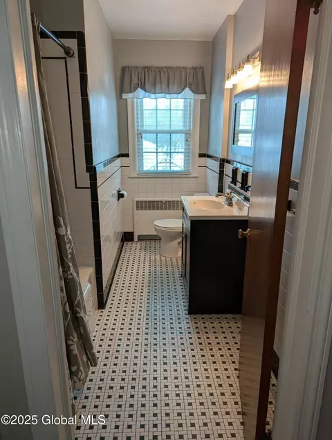 Bath - 1808 Randoph Rd, Schenectady, NY 12308 photo 1 of 7