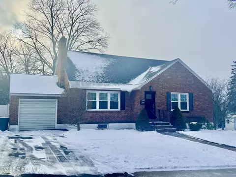 1808 Randoph Rd, Schenectady, NY 12308