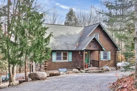 150 Moose Ridge Dr, Lake George, NY 12845