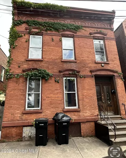 384 8th St, Troy, NY 12180