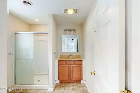 Bath - 11 Kellogg Ave, Schenectady, NY 12304 photo 1 of 2