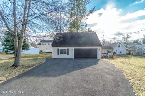 Exterior - 11 Kellogg Ave, Schenectady, NY 12304 photo 9 of 15