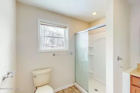 Bath - 11 Kellogg Ave, Schenectady, NY 12304 photo 2 of 2