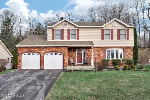 27 Barrington Ct, Schenectady, NY 12309