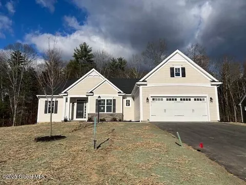 10 Angeles Ave, Saratoga Springs, NY 12866