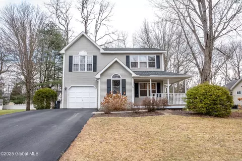 15 Dunwoodie Rd, Glenmont, NY 12077