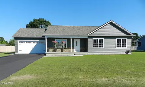 71 Bluebird Rd, Moreau, NY 12803
