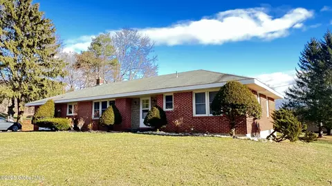 450 Moonlawn Rd, Troy, NY 12180
