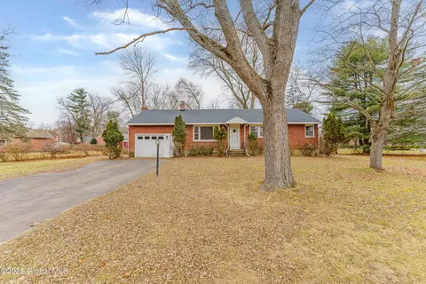 17 Birch Dr, Albany, NY 12203