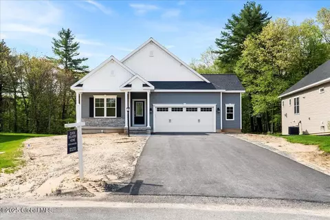 11 Blue Ridge Dr, Halfmoon, NY 12065