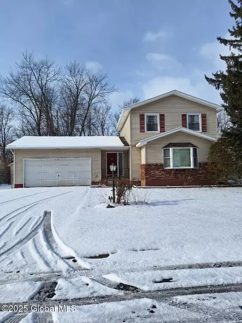 8 Francis St, Cohoes, NY 12047
