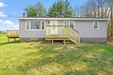 36 Barnes Rd, West Sand Lake, NY 12196