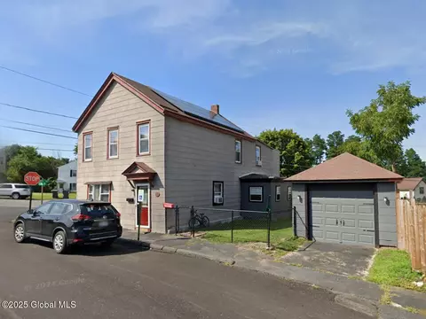 8 Hill St, Waterford, NY 12188