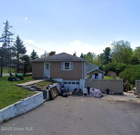 3 Green Hill Rd, Rensselaer, NY 12144