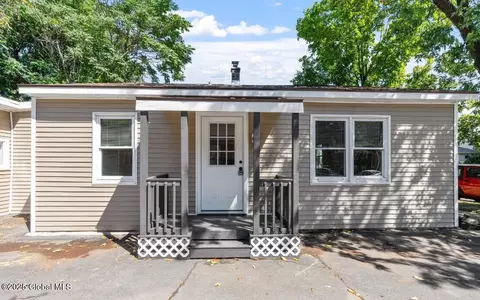 1033 4th St, Rensselaer, NY 12144