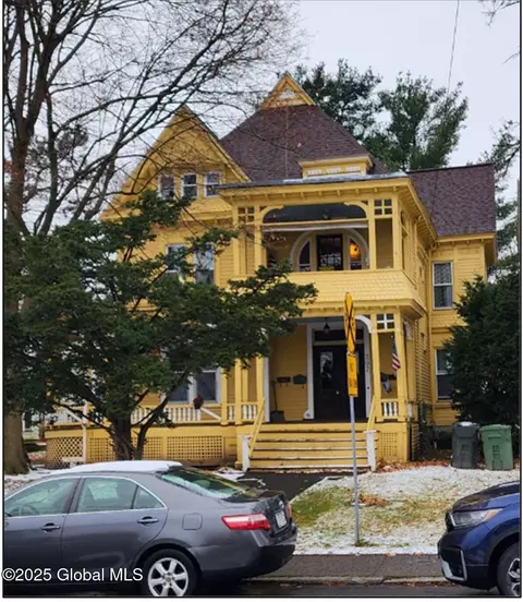 207 Main St, Cohoes, NY 12047