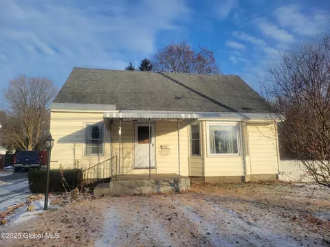 17 Rogers St, Fort Edward, NY 12828