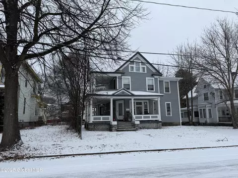 10 Chester St, Glens Falls, NY 12801