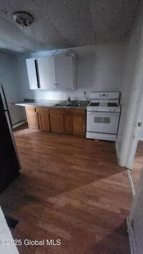 921 Davis Ter, Schenectady, NY 12303 photo 20