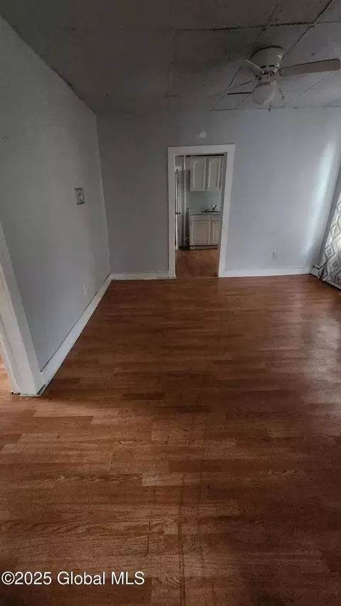 921 Davis Ter, Schenectady, NY 12303 photo 3