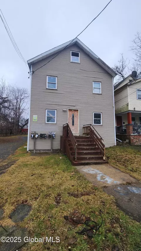 921 Davis Ter, Schenectady, NY 12303 photo 2