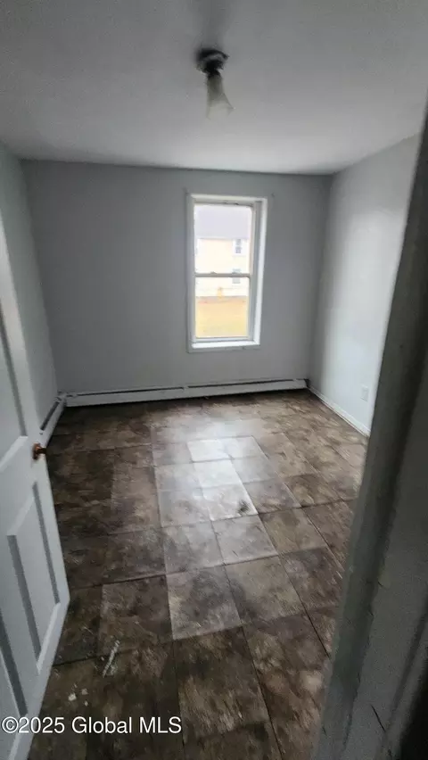 921 Davis Ter, Schenectady, NY 12303 photo 15