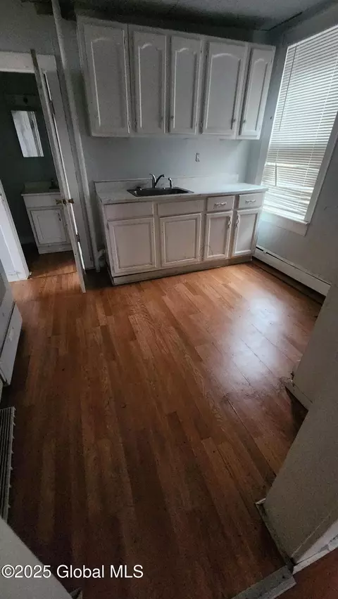 921 Davis Ter, Schenectady, NY 12303 photo 4