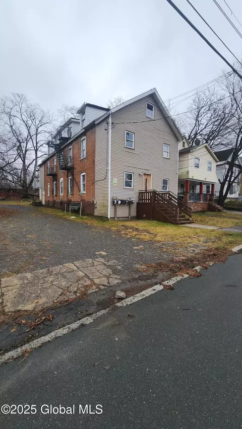 921 Davis Ter, Schenectady, NY 12303