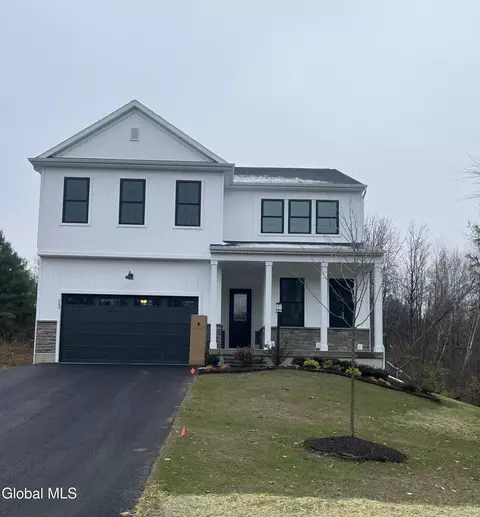 13 Wheatfield Way, Mechanicville, NY 12118
