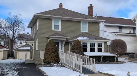 915 Woodland Ave, Schenectady, NY 12309
