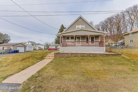 2 Knox St, Waterford, NY 12188