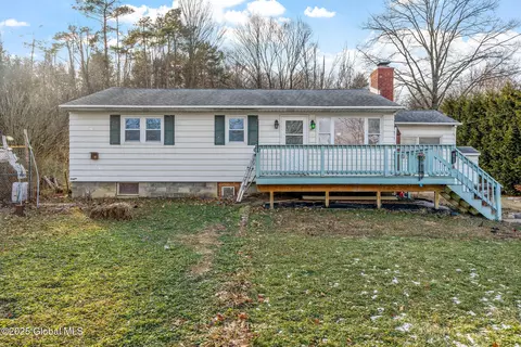 287 Stove Pipe Rd, Voorheesville, NY 12186