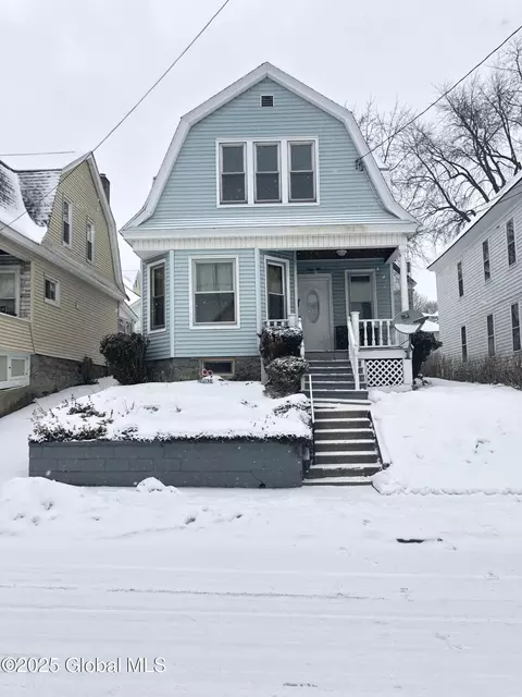 35 Lincoln Ave, Amsterdam, NY 12010