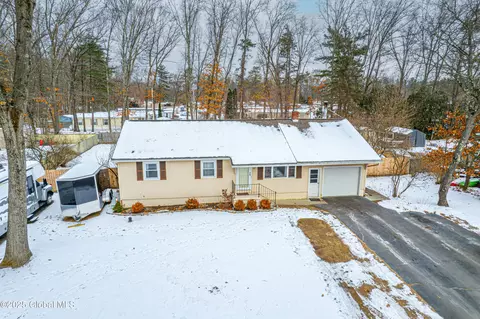 37 Edmund Dr, Ballston Spa, NY 12020