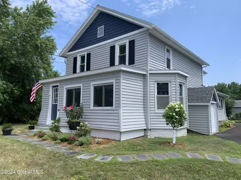 31 Main St, Ballston Lake, NY 12019