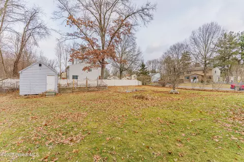 Exterior - 413 Feura Bush Rd, Glenmont, NY 12077 photo 7 of 11
