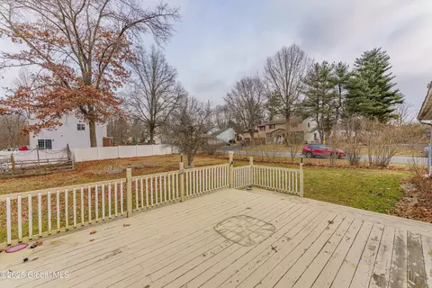 Exterior - 413 Feura Bush Rd, Glenmont, NY 12077 photo 3 of 11