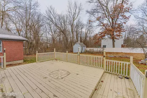 Exterior - 413 Feura Bush Rd, Glenmont, NY 12077 photo 4 of 11