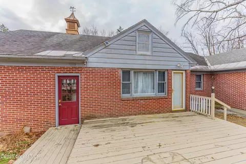 Exterior - 413 Feura Bush Rd, Glenmont, NY 12077 photo 6 of 11