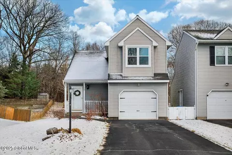 73 Cooks Court Ct, Waterford, NY 12188