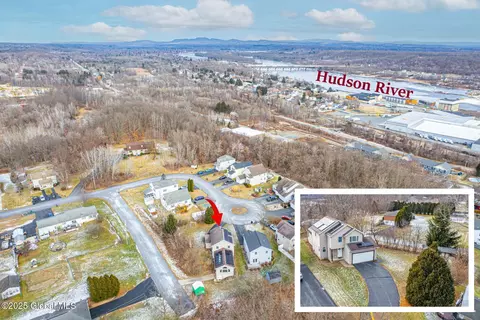 25 Cannon Ct, Mechanicville, NY 12118
