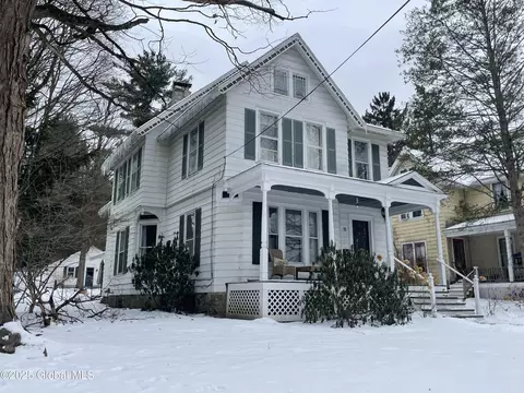 11 Mcmaster St, Ballston Spa, NY 12020