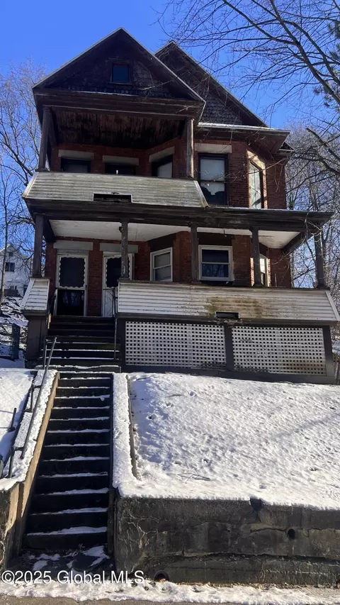 223-225 Vrooman Ave, Amsterdam, NY 12010