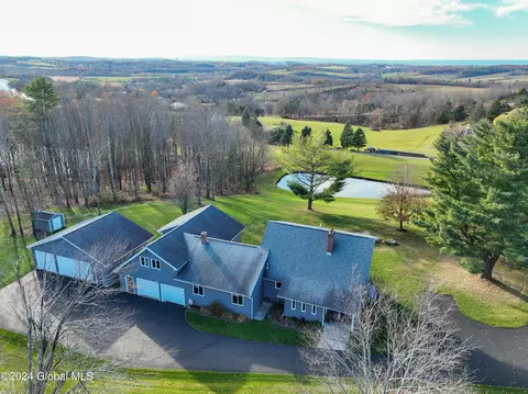 50 Joy Ln, Troy, NY 12180