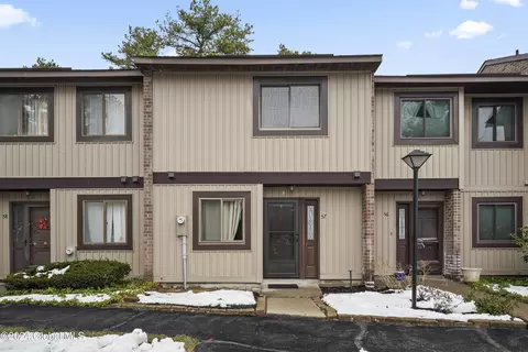 57 Point Of Woods Dr, Albany, NY 12203