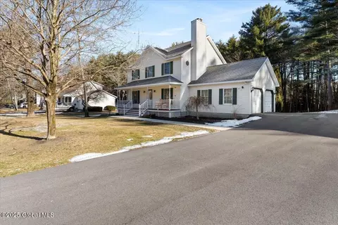 24 Hampton Ct, Queensbury, NY 12804