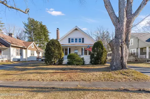 6 Bedell Ave, Delmar, NY 12054