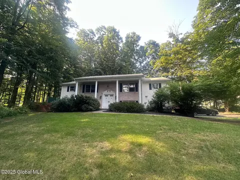 2 Gick Rd, Saratoga, NY 12866
