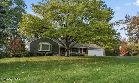 2528 Peters Ln, Niskayuna, NY 12309